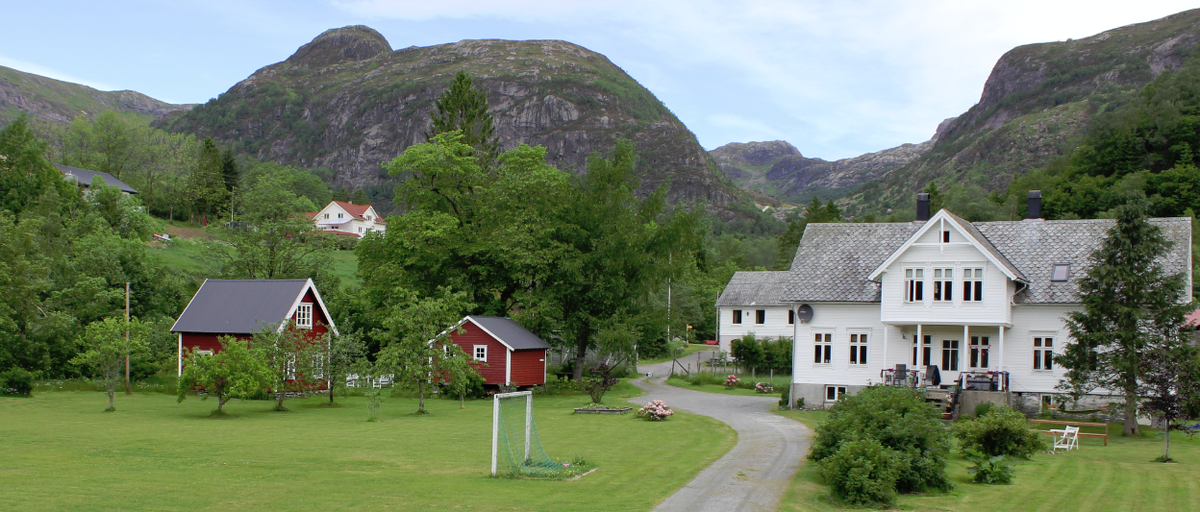 Rivedal Galleri, Hyllset, 6982 Holmedal